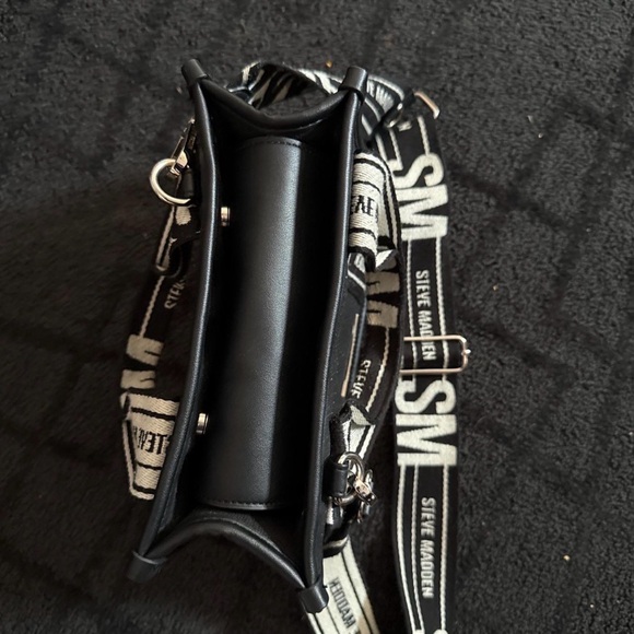 Steve Madden Black Messenger Bag with Logo Strap - Picture 2 of 3